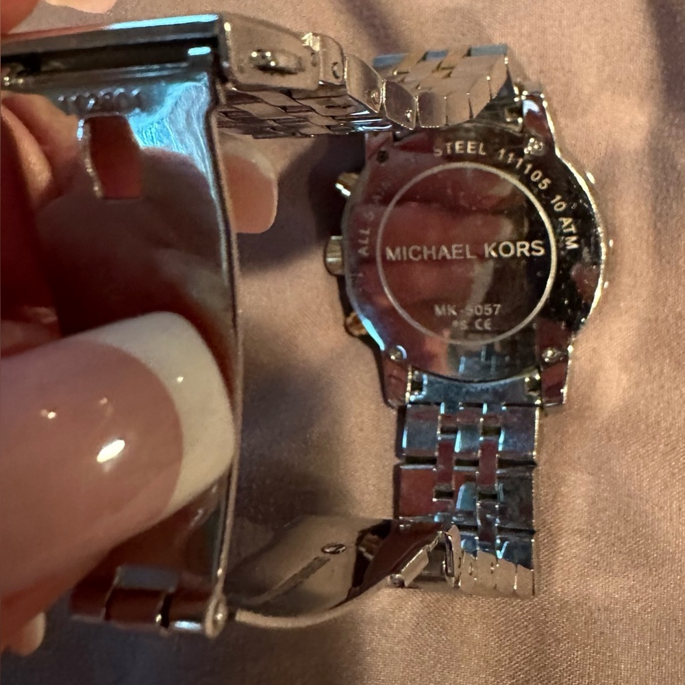 MICHAEL KORS BUNDLE OF THREE LADIES OVERSIZED FACE CHRONOGRAPH WATCHES. - Picture 3 of 13